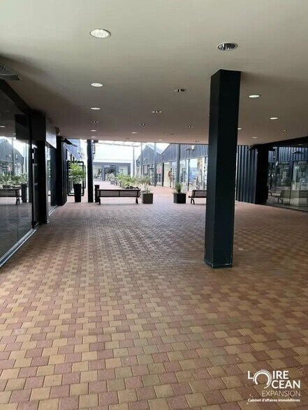 Local commercial dans La Séguinière à louer - Hall d’entrée – Image 2 sur 9