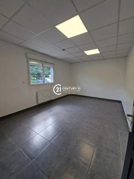 Local d’activités dans Bourguébus à louer - Photo intérieure – Image 2 sur 2