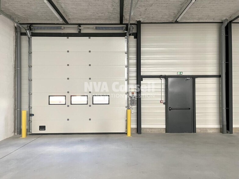 Industriel/Logistique dans SAINT-OUEN-L'AUMONE à louer - Photo de l’immeuble – Image 1 sur 11