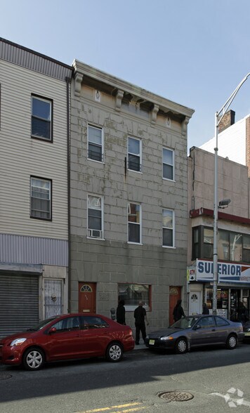 635 Newark Ave, Jersey City, NJ à louer - Photo principale – Image 1 sur 11