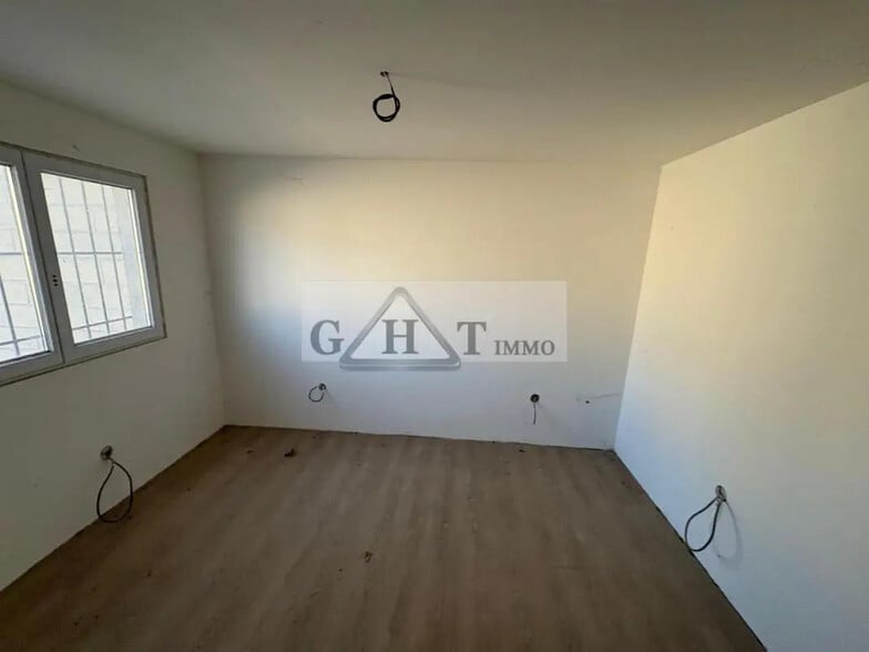 Bureau dans Dammarie-les-Lys à louer - Photo de l’immeuble – Image 2 sur 6