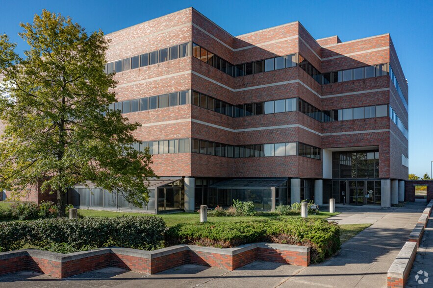 480 Vantage Pt, Miamisburg, OH à vendre - Photo de l’immeuble – Image 1 sur 44