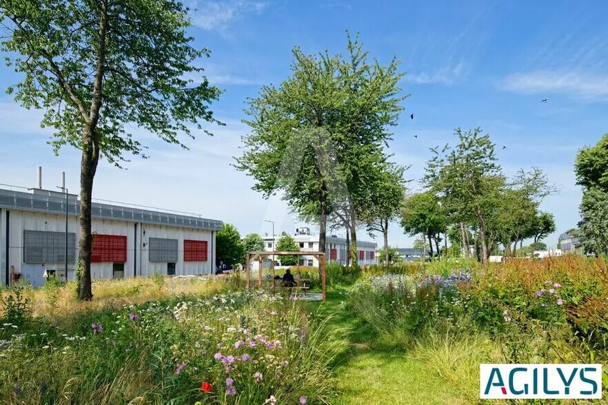 Local d’activités dans Villebon-sur-Yvette à louer - Photo de l’immeuble – Image 3 sur 5