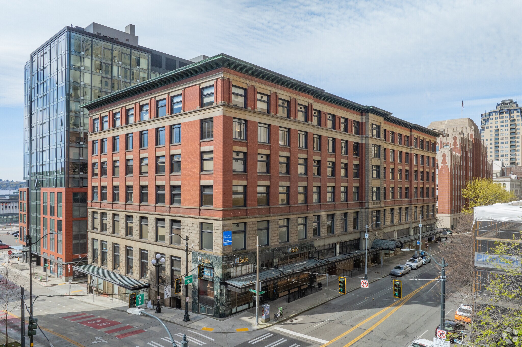 801-815 1st Ave, Seattle, WA à louer Photo principale– Image 1 sur 14