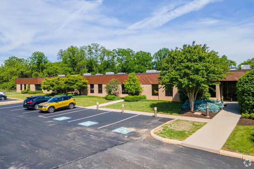 485 Devon Park Dr, Wayne, PA à louer - Photo de l’immeuble – Image 2 sur 2