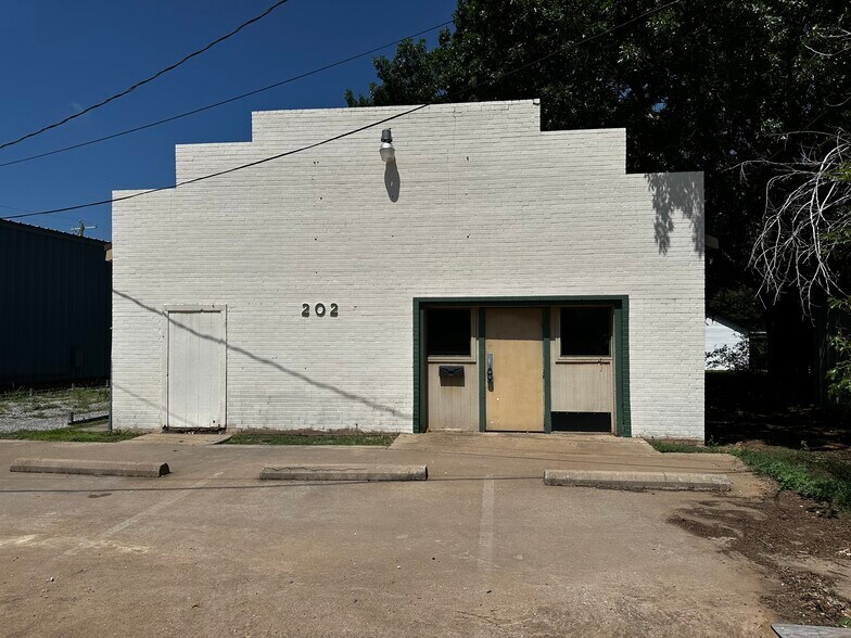 202 N Jackson Ave, Iowa Park, TX à vendre - Photo principale – Image 1 sur 22