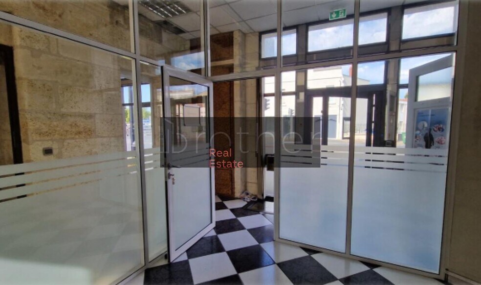 Bureau dans Bordeaux à louer - Photo de l’immeuble – Image 3 sur 8
