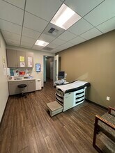 9730 Brimhall Rd, Bakersfield, CA à louer Photo intérieure– Image 2 sur 7