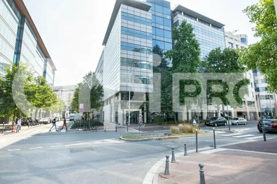 Bureau dans Puteaux à louer - Photo de l’immeuble – Image 1 sur 9
