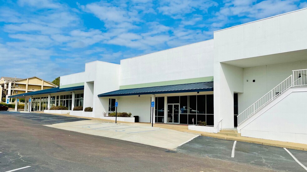 900 E County Line Rd, Ridgeland, MS à louer - Photo de l’immeuble – Image 3 sur 8