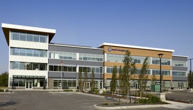1074 103A St SW, Edmonton, AB à louer Photo de l’immeuble– Image 1 sur 2