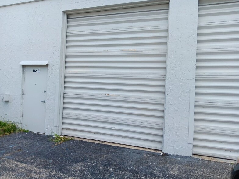 16155 SW 117th Ave, Miami, FL à vendre - Photo de l’immeuble – Image 3 sur 3