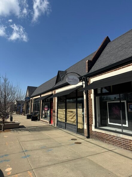 5614-5648 E Washington St, Indianapolis, IN à louer - Photo principale – Image 1 sur 7
