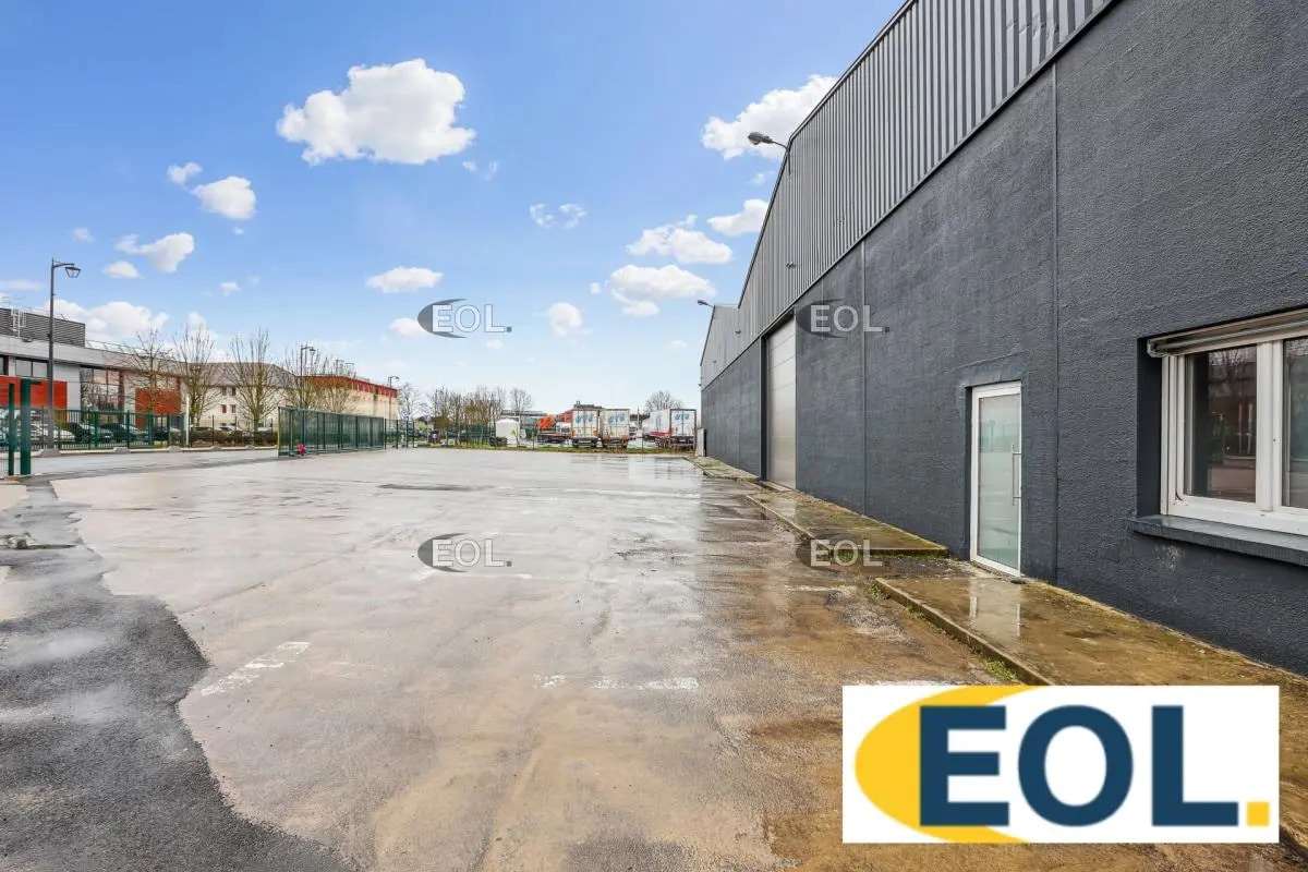 Local d’activités dans Le Mesnil-Amelot à louer Photo de l’immeuble– Image 1 sur 11