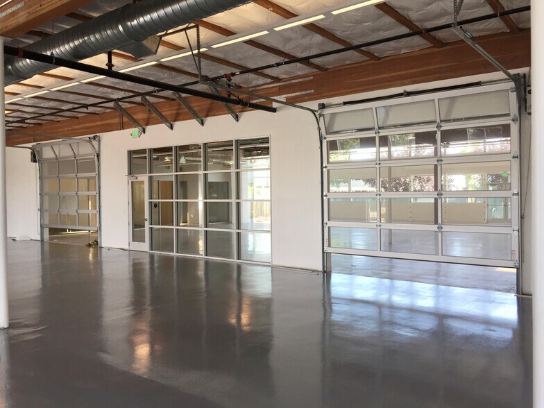 844 E Charleston Rd, Palo Alto, CA à louer - Photo de l’immeuble – Image 2 sur 9