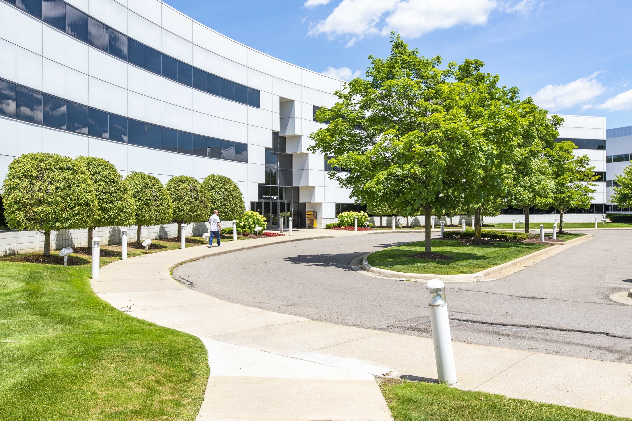 100 Phoenix Dr, Ann Arbor, MI à louer Photo de l’immeuble– Image 1 sur 24