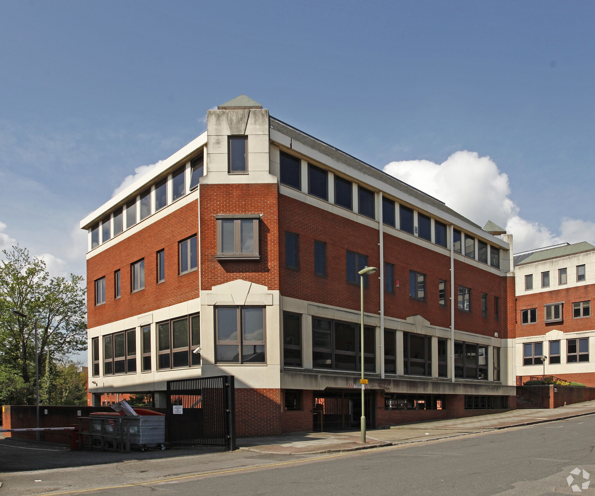 Arcadia Ave, Londres à louer Photo de l’immeuble– Image 1 sur 3