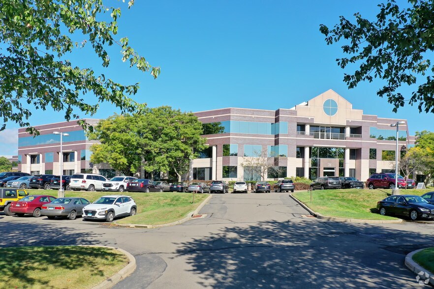 76 Batterson Park Rd, Farmington, CT à louer - Photo de l’immeuble – Image 3 sur 10