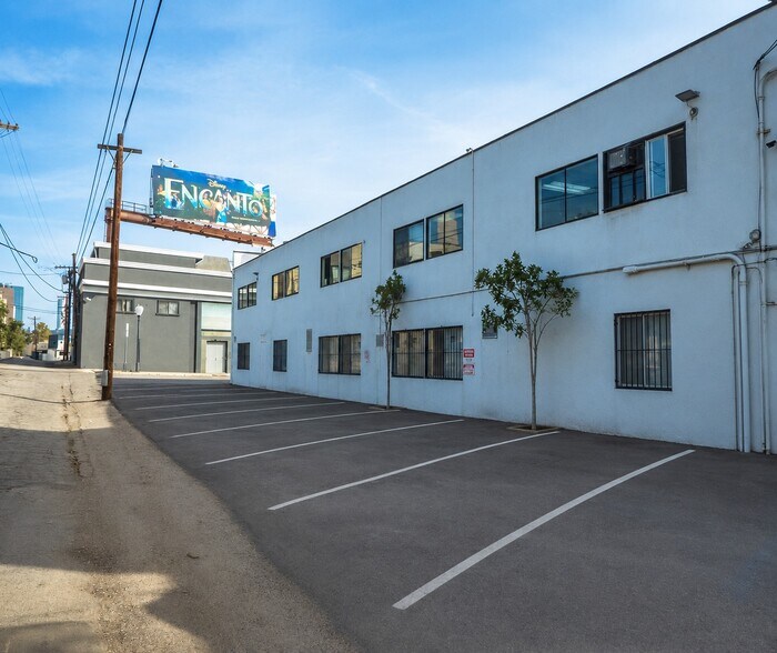 10835-10841 Santa Monica Blvd, Los Angeles, CA à louer - Photo de l’immeuble – Image 2 sur 2
