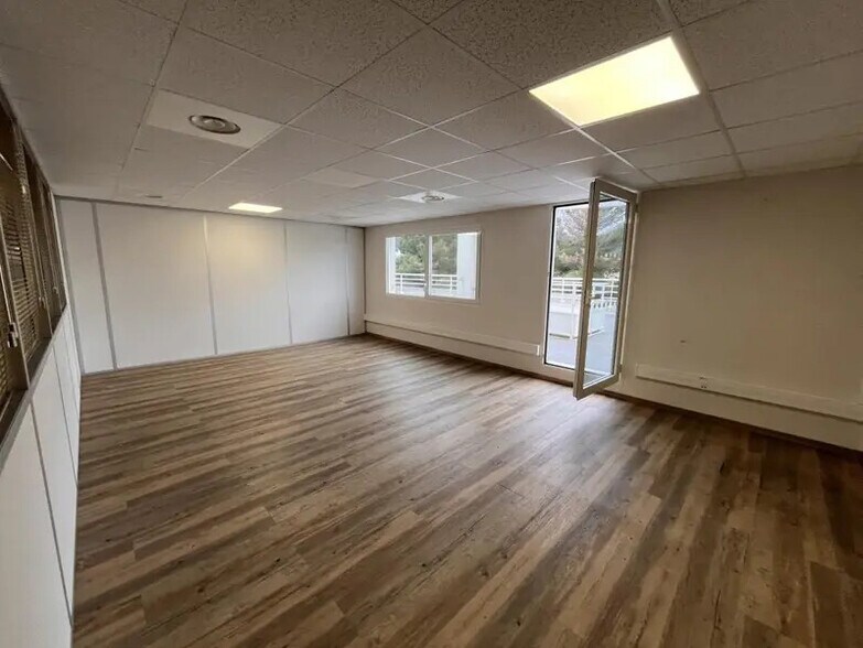 Bureau dans La Farlède à vendre - Photo de l’immeuble – Image 2 sur 10