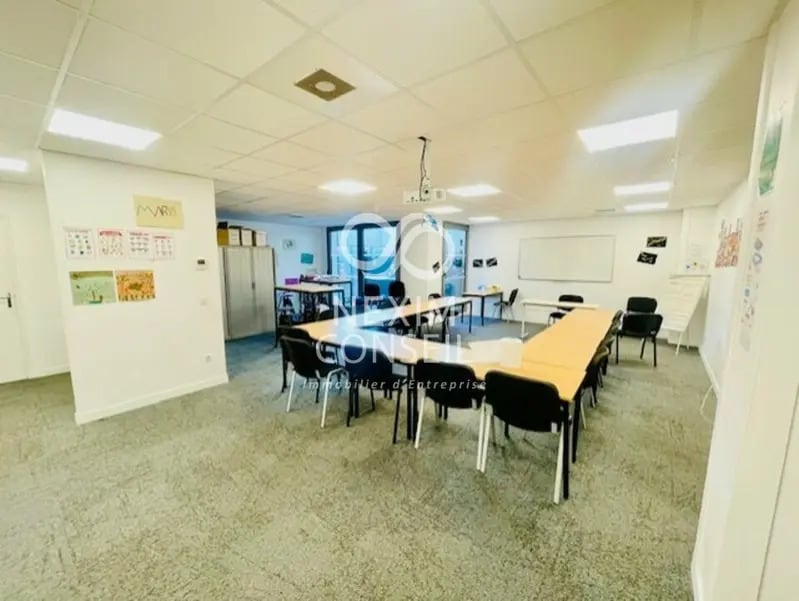 Bureau dans Clichy à louer Photo de l’immeuble– Image 1 sur 8
