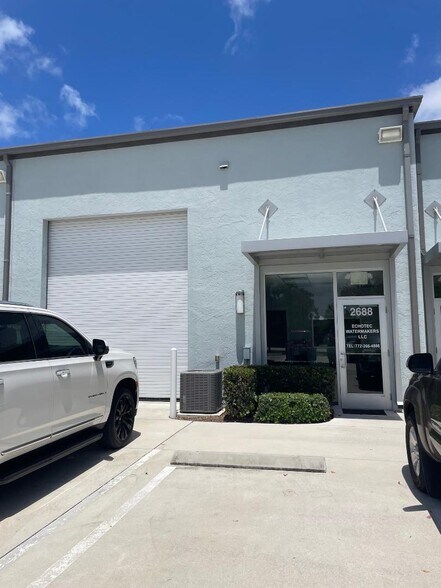 2610 SE Market Pl, Stuart, FL à louer - Photo de l’immeuble – Image 2 sur 4