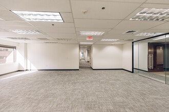 111 SW Columbia St, Portland, OR à louer Photo de l’immeuble– Image 2 sur 5