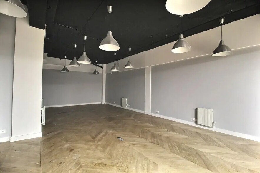 62 Rue Amelot, Paris à vendre - Photo de l’immeuble – Image 3 sur 5