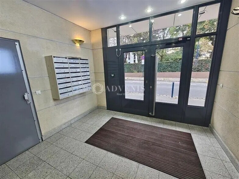 Bureau dans Pantin à louer - Hall d’entrée – Image 2 sur 6