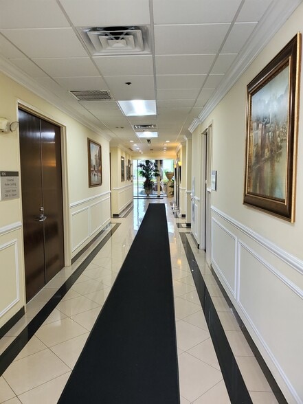 6499 NW Powerline Rd, Fort Lauderdale, FL à louer - Hall d’entrée – Image 2 sur 18