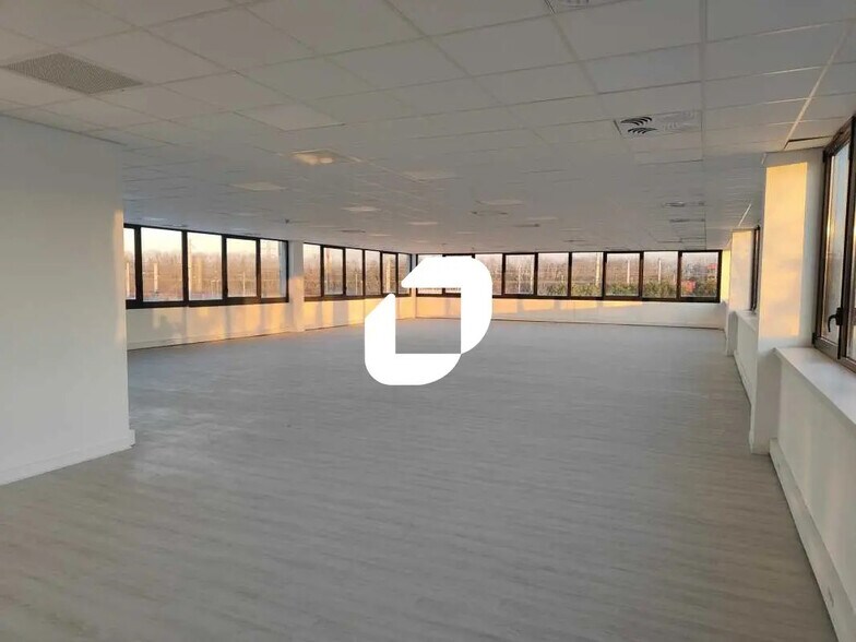 Bureau dans Gennevilliers à vendre - Photo de l’immeuble – Image 2 sur 9