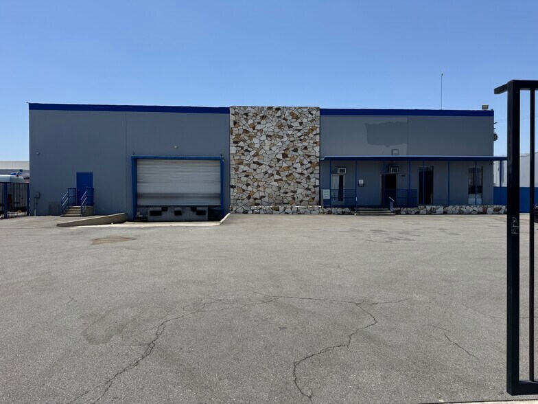 6111 Scott Way, Commerce, CA à louer - Photo de l’immeuble – Image 2 sur 11