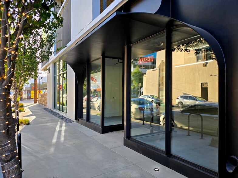 7007 Romaine St, Los Angeles, CA à louer - Photo de l’immeuble – Image 3 sur 11