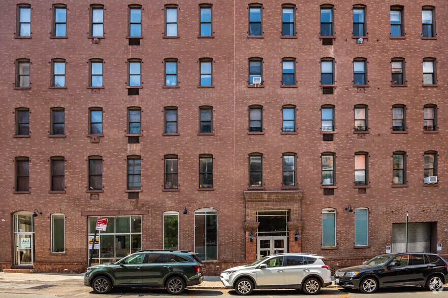 52 Bridge St, Brooklyn, NY à louer - Photo de l’immeuble – Image 2 sur 4