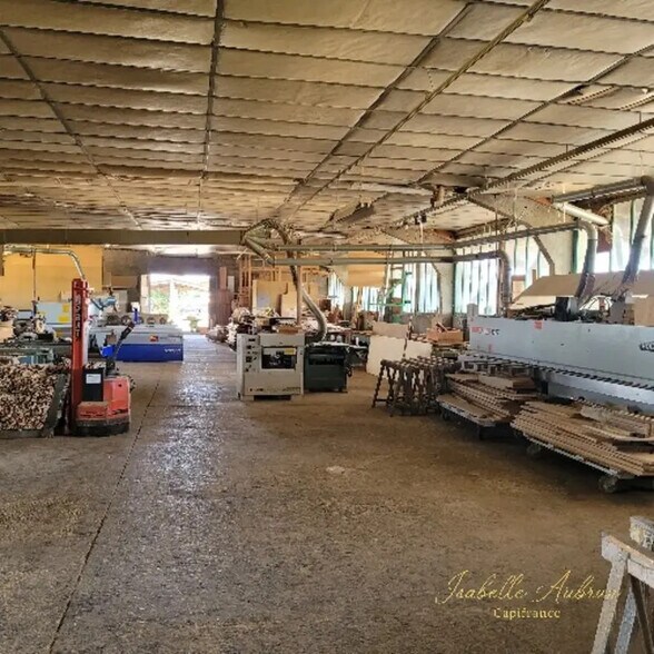 Local d'activités dans La Côte-Saint-André à vendre - Photo de l’immeuble – Image 1 sur 5