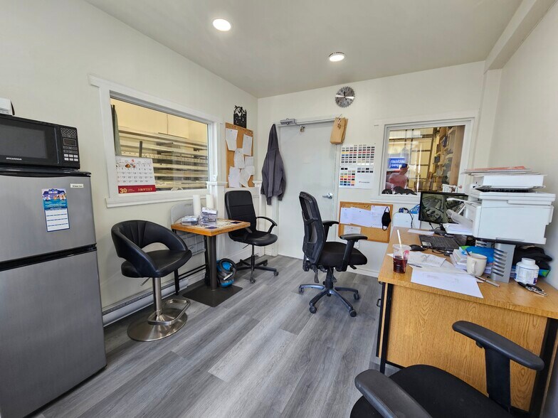 11538 132A St, Surrey, BC à vendre - Photo de l’immeuble – Image 2 sur 6