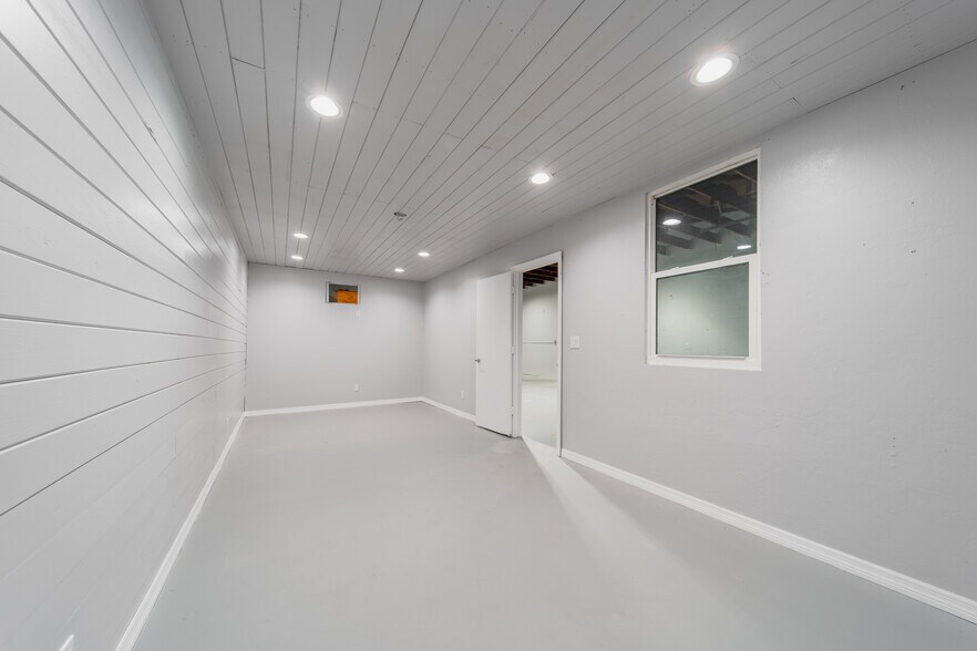 3559 Veronica S Shoemaker Blvd, Fort Myers, FL à louer - Photo de l’immeuble – Image 3 sur 17