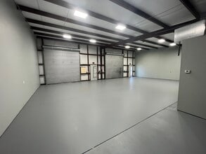 22108 Hwy 71 W, Spicewood, TX à louer Photo de l’immeuble– Image 2 sur 2