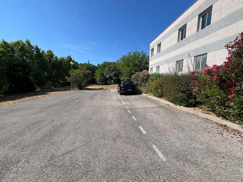 Rue Max Planck, Marseille à louer - Photo de l’immeuble – Image 2 sur 4