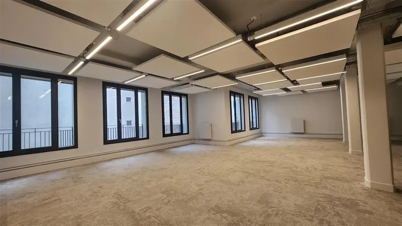 Bureau dans Paris à louer - Photo de l’immeuble – Image 2 sur 7