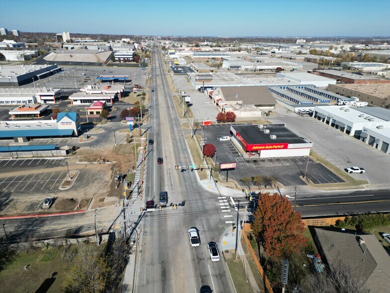 4461 S Sheridan Rd, Tulsa, OK à vendre - Photo de l’immeuble – Image 2 sur 10