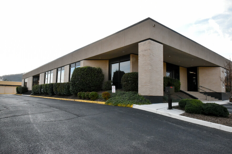 3825 Electric Rd, Roanoke, VA à louer - Photo de l’immeuble – Image 1 sur 19