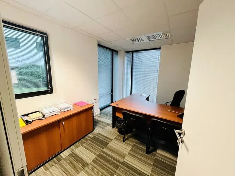 Local commercial dans Artigues-près-Bordeaux à louer - Photo intérieure – Image 1 sur 5