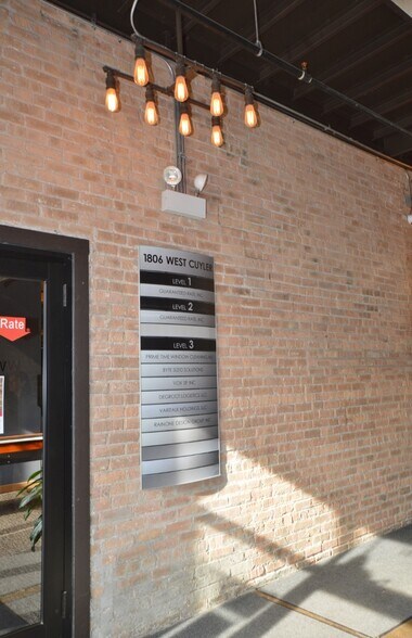 1800-1814 W Cuyler Ave, Chicago, IL à louer - Hall d’entrée – Image 2 sur 10