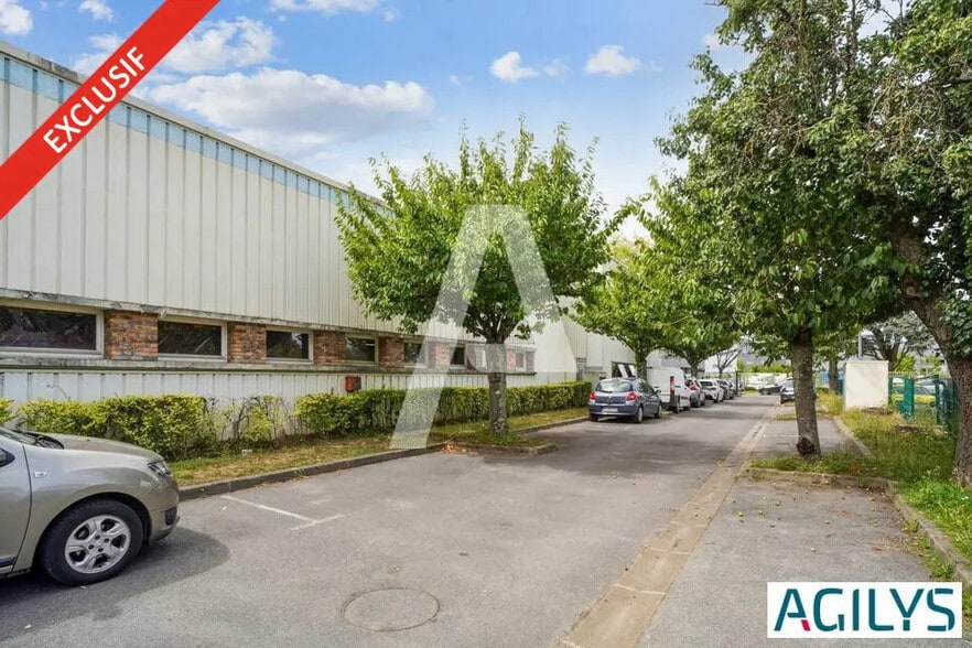 Local d'activités dans Les Ulis à vendre - Photo de l’immeuble – Image 3 sur 12