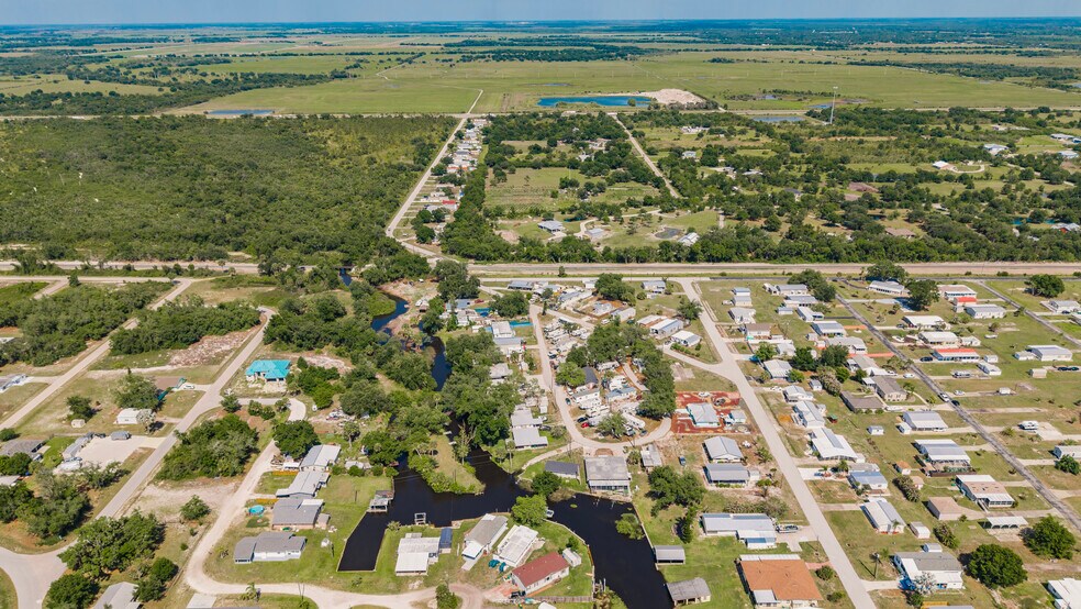 29208 Snook Cir, Punta Gorda, FL à vendre - Photo de l’immeuble – Image 2 sur 13