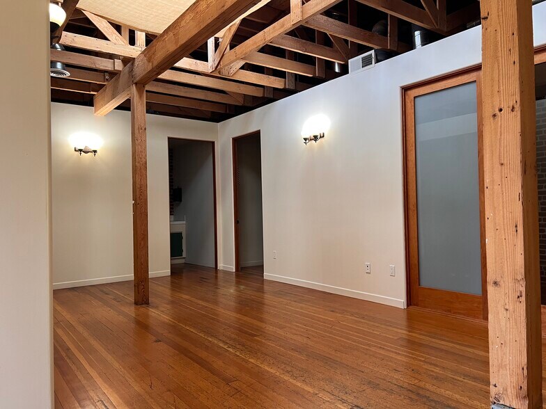 216 N 8th St, Santa Paula, CA à louer - Photo de l’immeuble – Image 2 sur 11