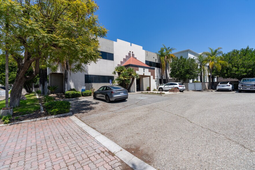 910 N Amelia Ave, San Dimas, CA à vendre - Photo de l’immeuble – Image 3 sur 16