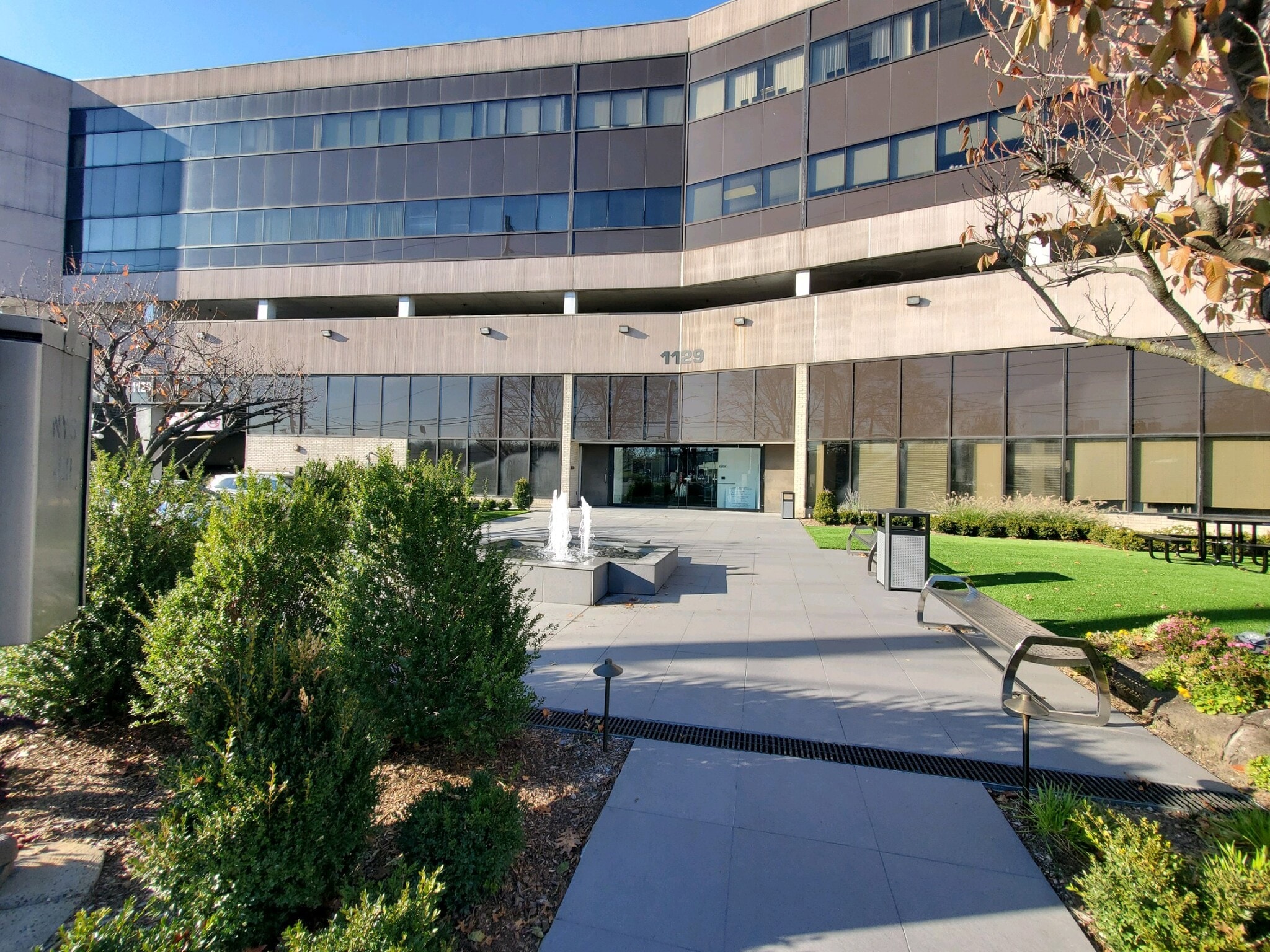 1129 Northern Blvd, Manhasset, NY à louer Photo principale– Image 1 sur 8