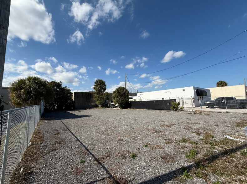 1141 Clare Ave, West Palm Beach, FL à louer - Photo de l’immeuble – Image 2 sur 4